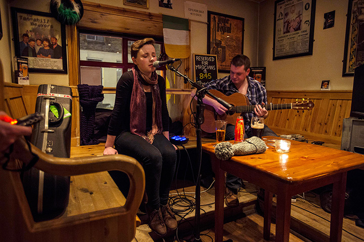 Other voices: Riona singing in the The Court House bar 