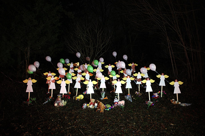 20 Photos: Twenty-seven wooden angel figures