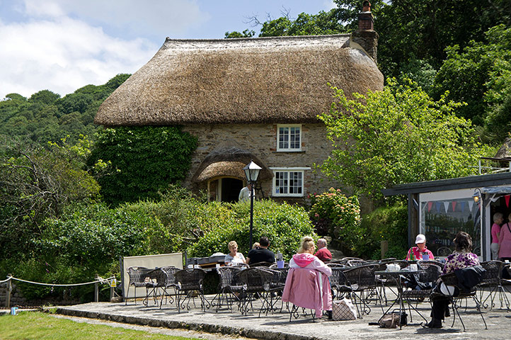 Holiday Cottages gallery: Smugglers Cottage Tea Rooms at Tolverne in Cornwall