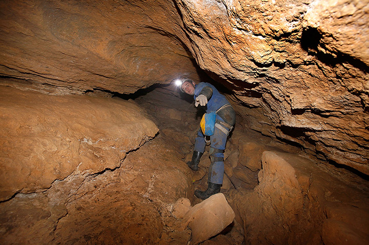 Bugarach prophecy: Speleologists from the gendarmerie  inspect caves