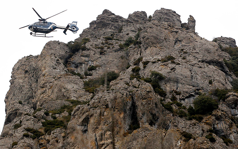 Bugarach prophecy: A police helicopter controls the access to the Pic de Bugarach