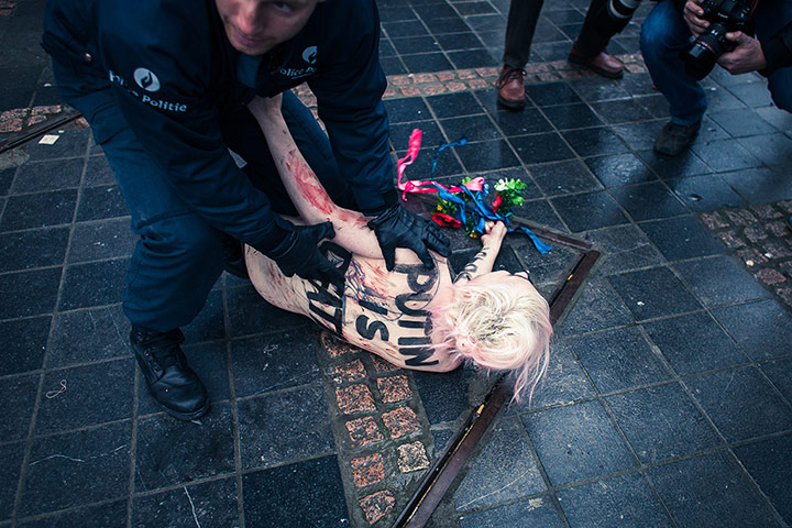 24 hours: Femen protest Vladimir Putin in Brussels