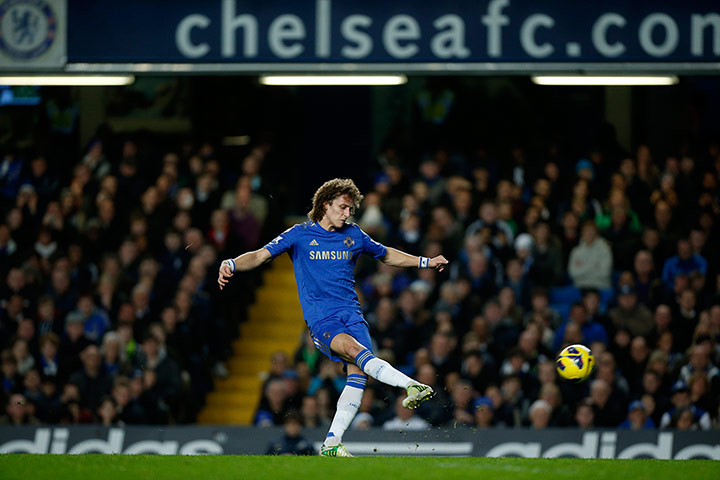 Sunday Action Roundup: David Luiz scores his team's second goal with a free kick