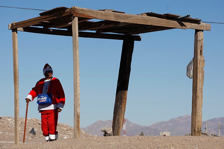 Global Santa Claus :  Santa Claus waiting for buses 