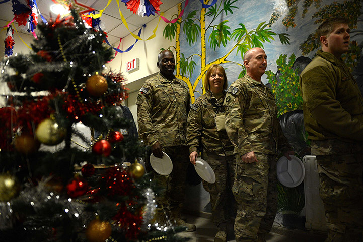 24 hours in pictures: US soldiers line up to take their food