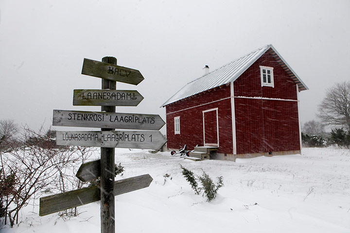 Living in a freezer: A guest house on Osmussaar island