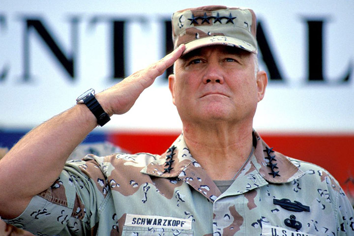 Norman Schwarzkopf: General Norman Schwarzkopf arriving home