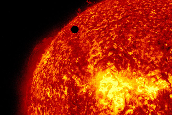 NASA: Venus passing in front of the sun