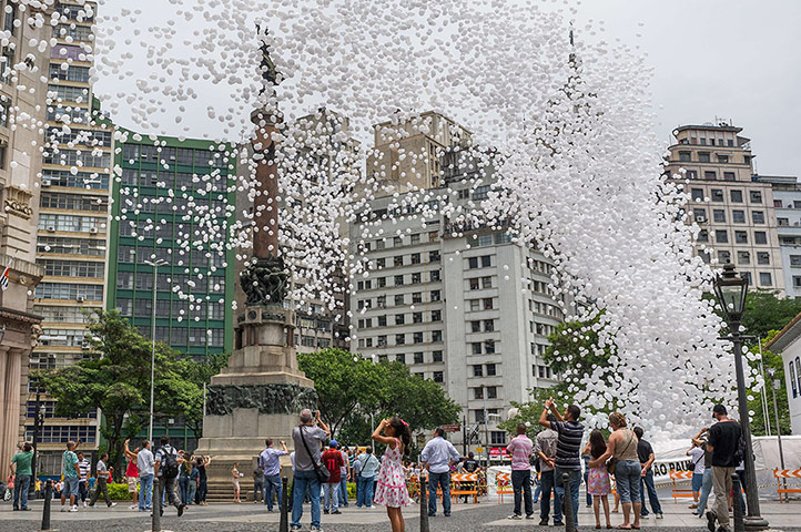 24 hours: Fifty thousand biodegradable balloons