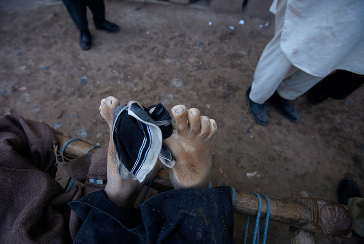 24 hours in pictures: The toes of a police officer