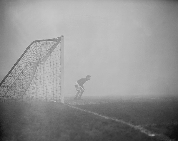 1952 smog crisis: Soccer - League Division One - Arsenal v Aston Villa - Highbury