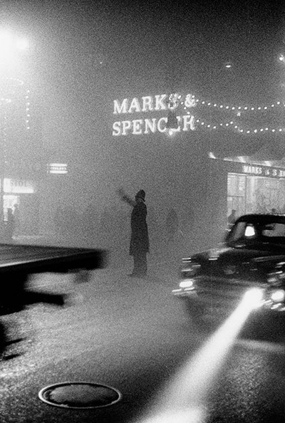 1952 smog crisis: Fog in Market Street, Manchester