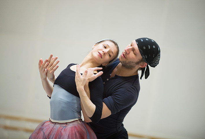 Royal Ballet: Rehearsals of In The Night at the Fonteyn Studios