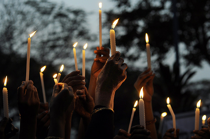 24 hours: Kolkata, India: Activists take part in a candlelight vigil  