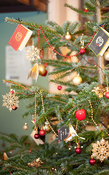 culturexmas: Christmas decorations at the London Library