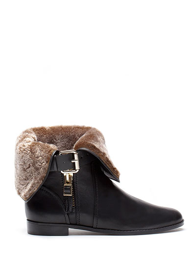Winter warmers: Winter warmers fur lined Uterque boots