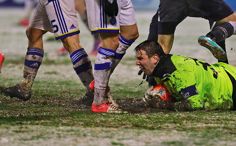 tuesday matchday 6 4: Ivan Kelava saves