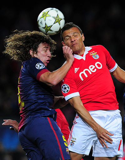 wed champ league: Barcelona's captain Carles Puyol and  Benfica's forward Rodrigo Lima 