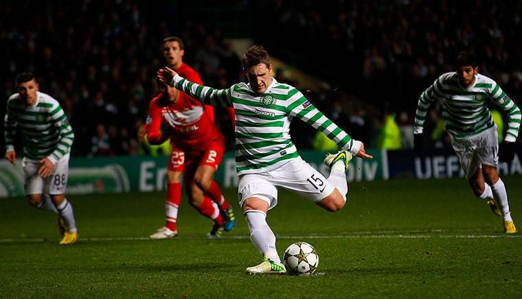 Wed Champ league 2: Celtic's Commons takes a penalty kick and scores against Spartak Moscow