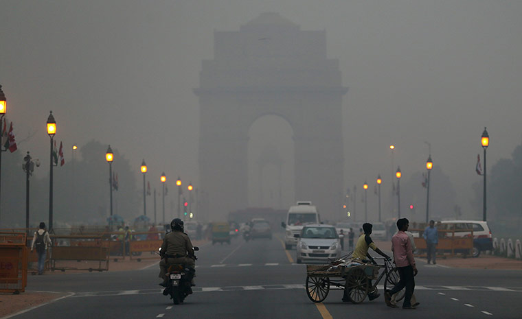 Fires in Punjab: A mixture of pollution and fog, in New Delhi, India
