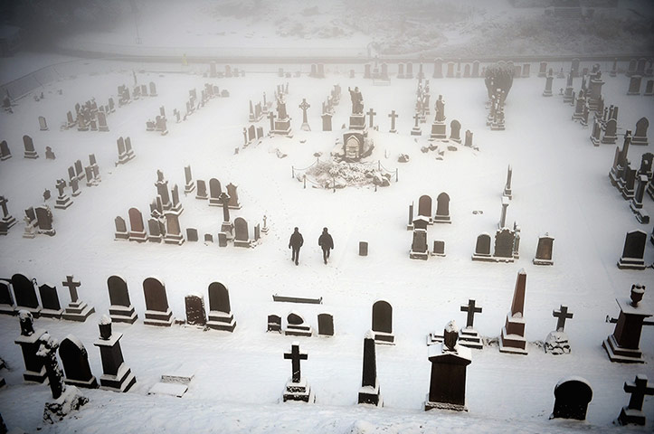 20 Photos: UK Set For Continued Cold Snap As Snow Arrives