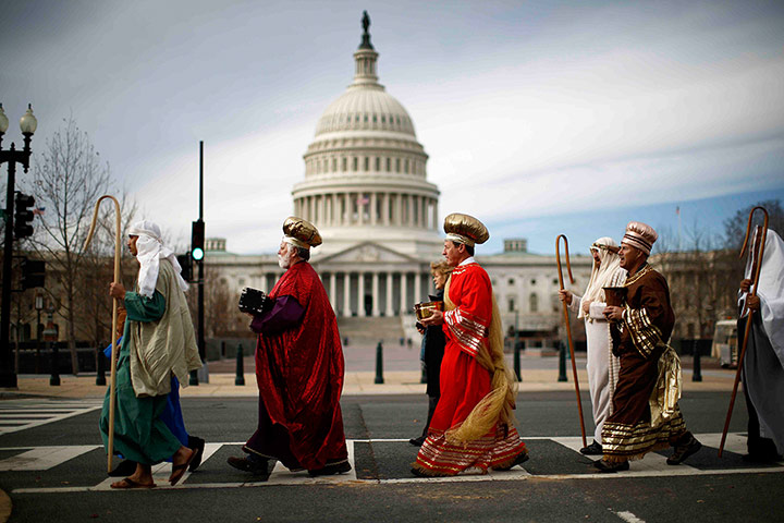 20 Photos: Actors dressed as Joseph and the Three Wise Men at the US Capitol Building