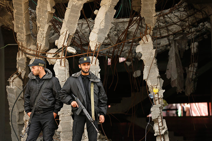 Hamas: Members of Hamas security forces stand guard 