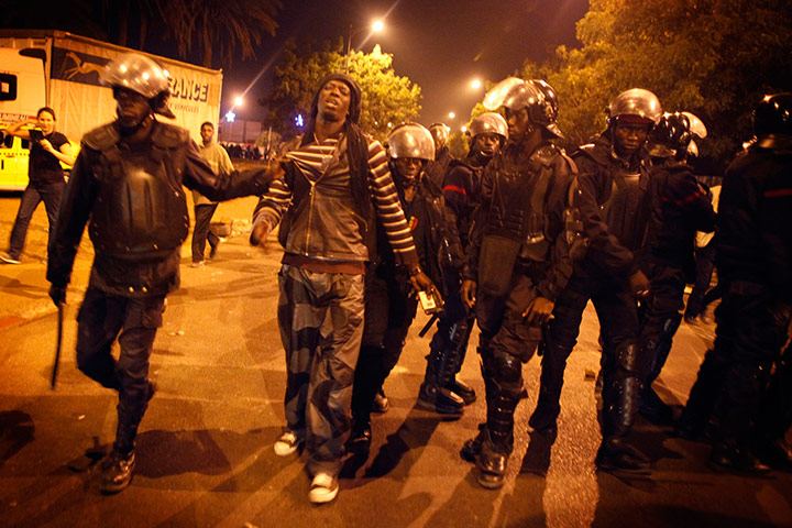 Protest in Senegal: Police arrest a protester in Dakar