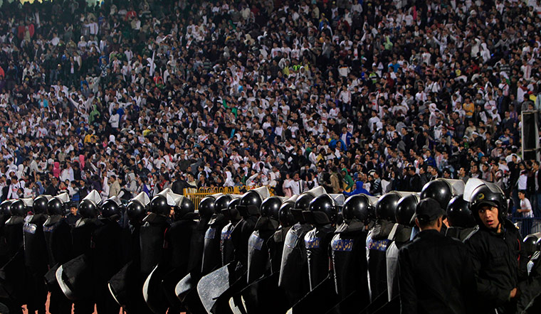 Port Said Disaster: Over 76 dead in clashes at Port Said soccer stadium