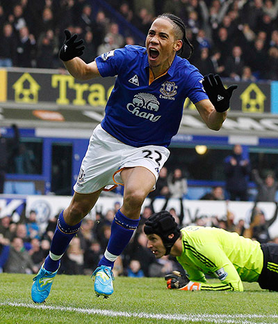 Prem round up: Everton's Steven Pienaar celebrates after scoring against Chelsea