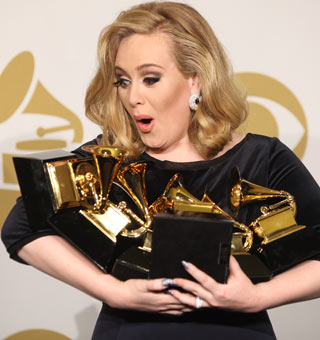 Adele holds her 6 Grammys