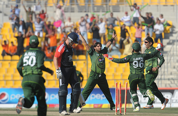 1st ODI: Pakistan's Afridicelebrates after dimissing Jonathan Trott