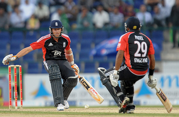1st ODI: England's Graeme Swann and Samit Patel runs between wickets