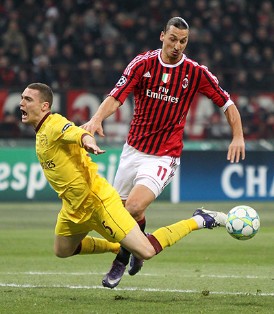 Champions League Wed: Thomas Vermaelen is fouled by Zlatan Ibrahimovic