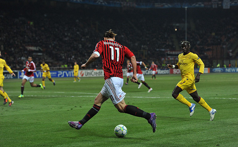 Champions League Wed: Zlatan Ibrahimovic attacks the Arsenal defence