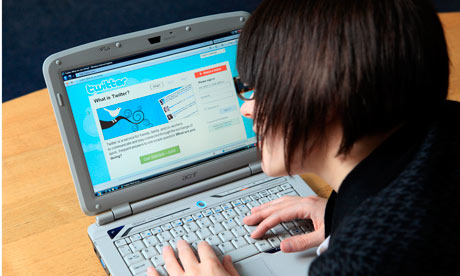 How does social media help nurses communicate with the public?