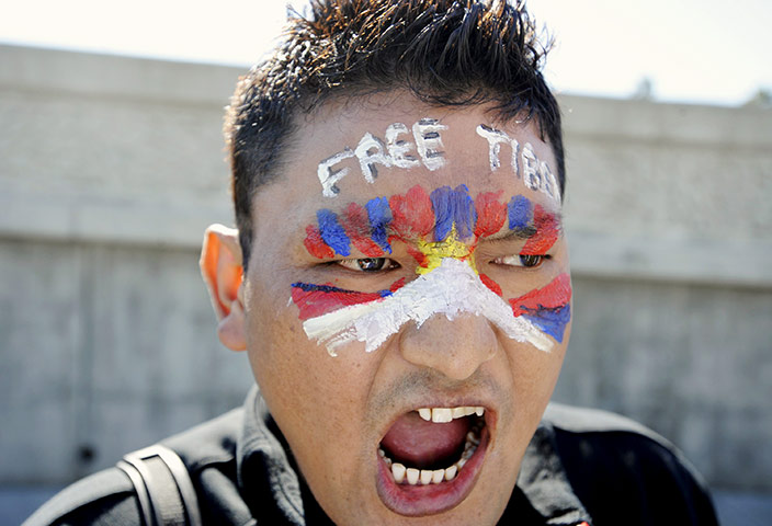 24 hours: California, US: Kusang Tobdhen protests outside Los Angeles Airport