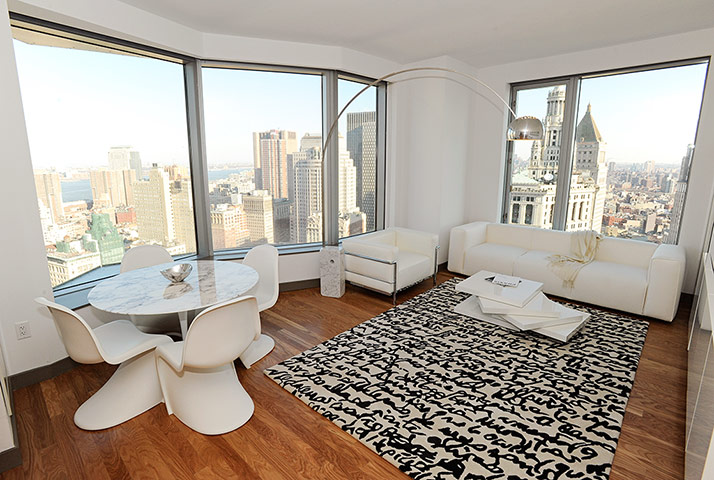 Frank Gehry: Gehry's  Tower Ripples High Above Brooklyn Bridge