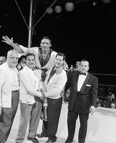 Angelo Dundee: Carmen Basilio Held Up in Ring with Angelo Dundee