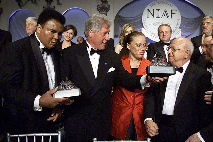Angelo Dundee: Bill Clinton presents boxer Muhammed Ali and Angelo Dundee with award