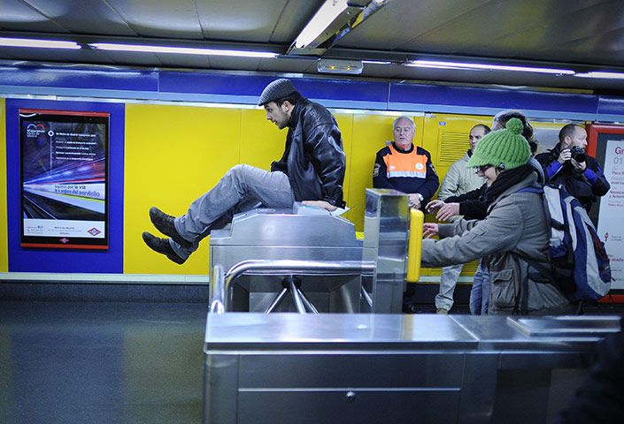 24 hours in pictures: Madrid, Spain: Protesters of the Yo No Pago (I'm not paying) movement