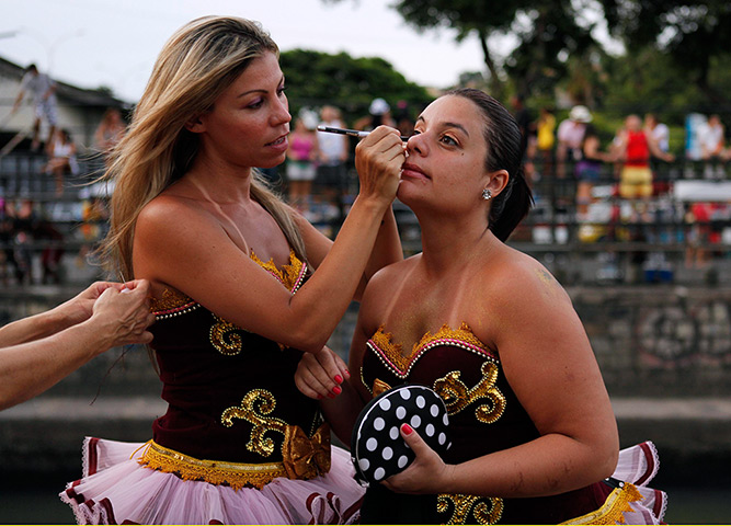 Rio Carnival: Revelers apply make-up as they prepare for the start of the annual parade