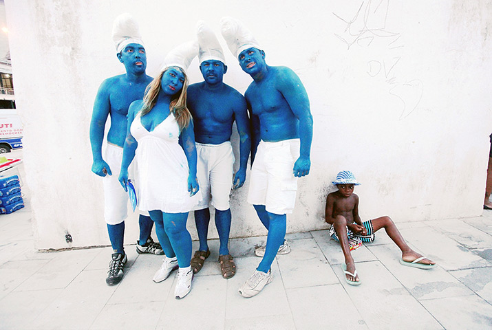 Rio Carnival: Revelers dressed up as smurfs