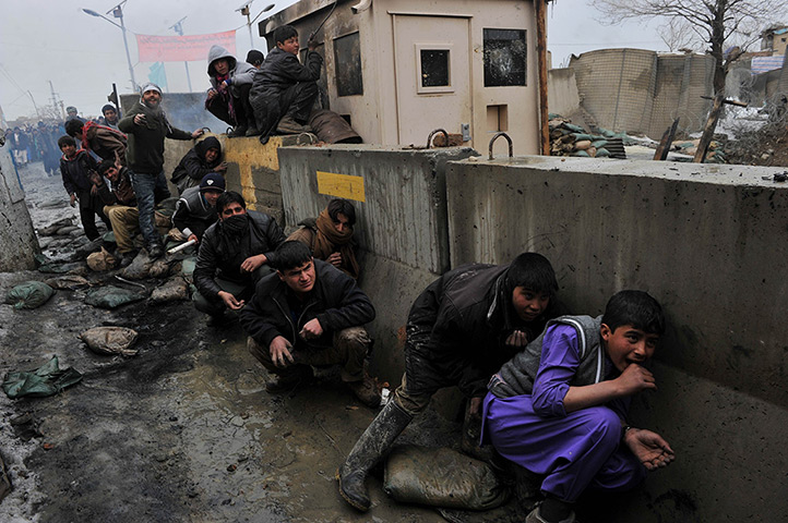 Bagram protest: boys take cover