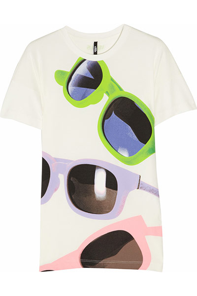 Prints charming: Prints charming Versus sunglasses t-shirt
