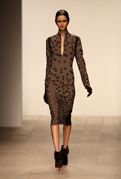 LFW 22 Gallery: Model in Todd Lynn dress