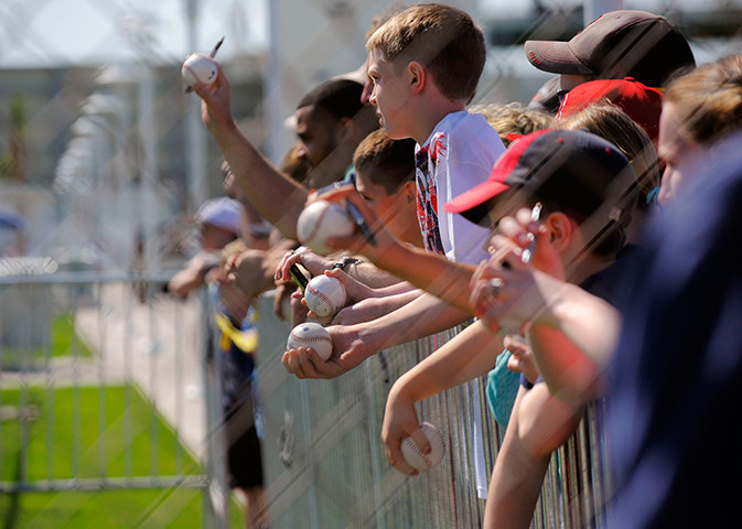 MLB spring training: Red Sox fans meet their heroes