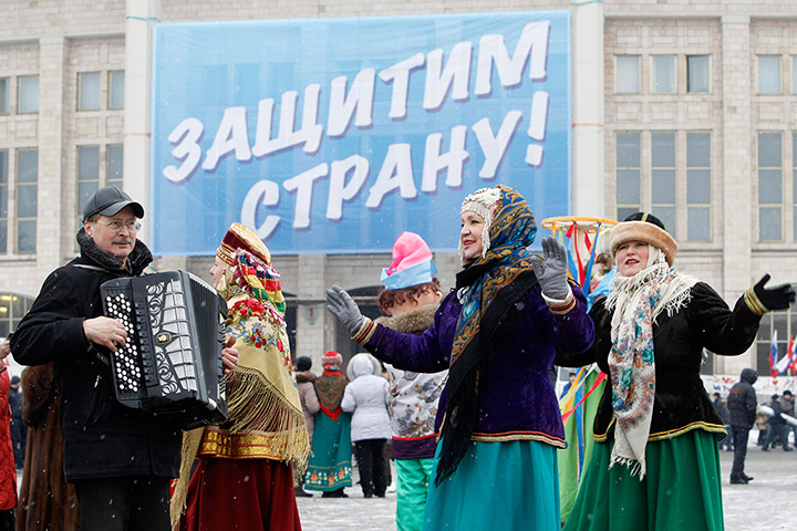 Putin presidential rally: People sing and dance before a rally to support Putin in Moscow