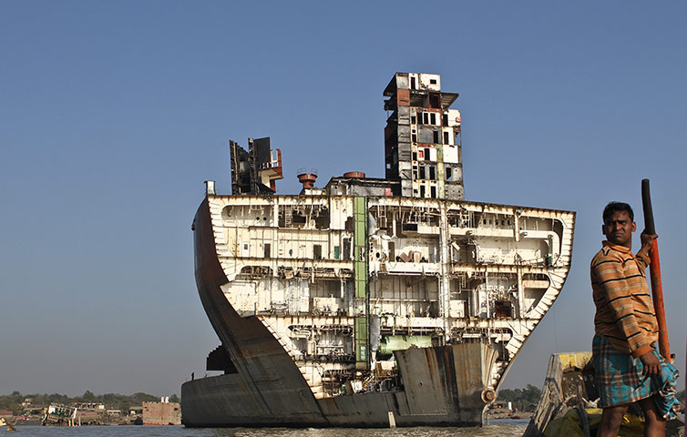 Weekend Readers Pictures: Boat on shipbreaking beach in Bangladesh by Jan Møller Hansen