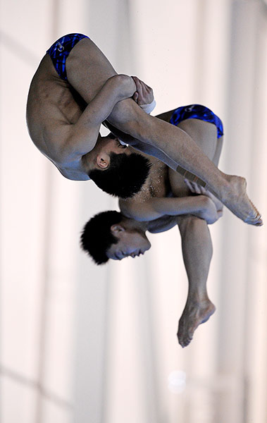 Diving Thursday: Yuan Cao and Yanquan Zhang of China at the FINA Diving world cup